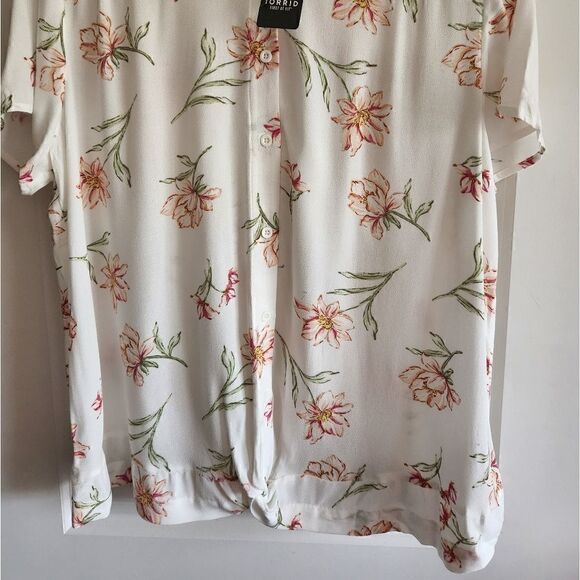 TORRID Ivory Floral Crepe Button Blouse Size L - Picture 4 of 7